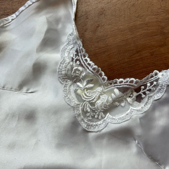White Victoria’s Secret gold label top - Picture 3 of 10